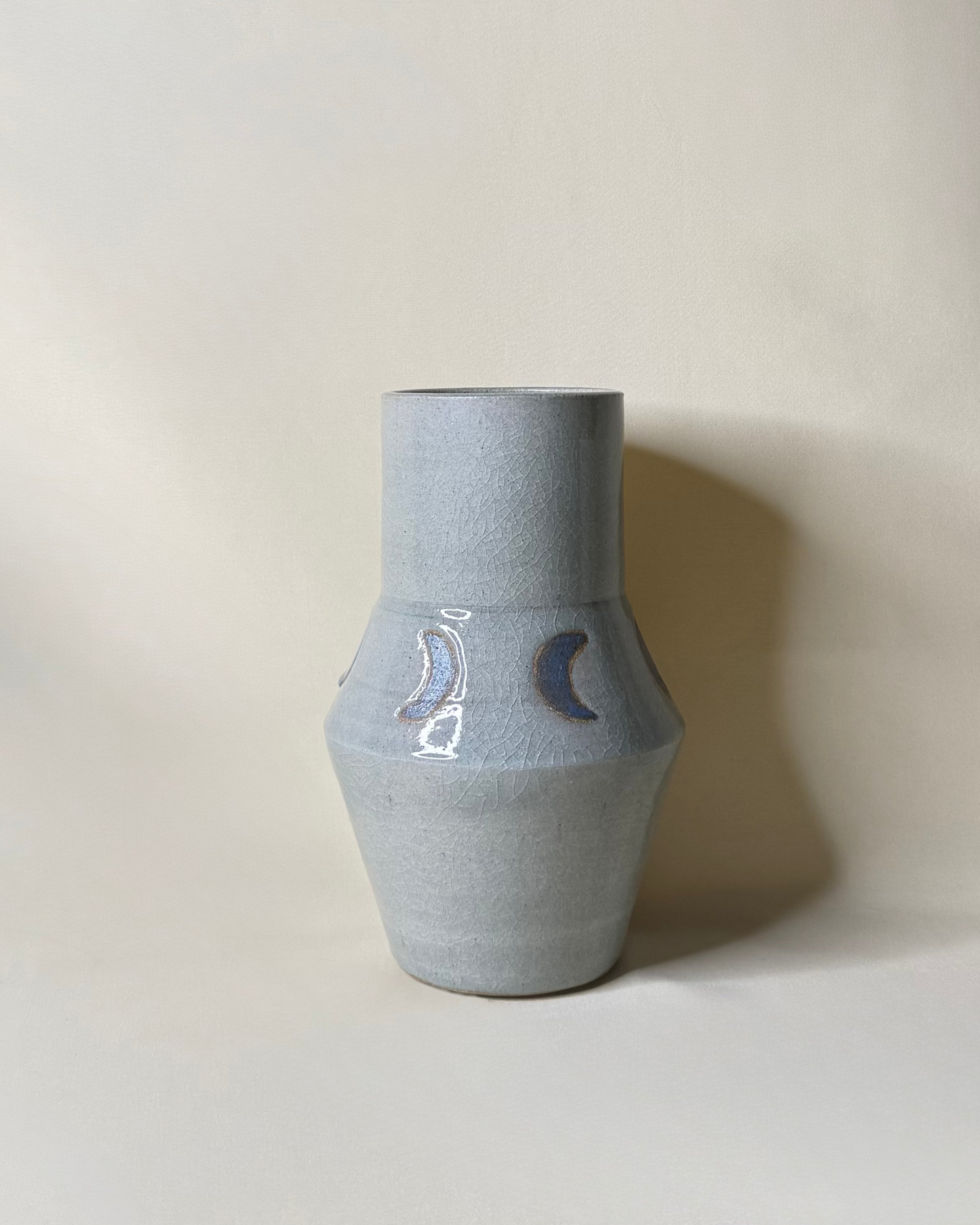 Moon Phase Vase in Earl Grey